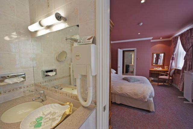 Regency Hotel 더글러스 외부 사진